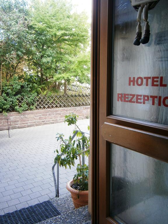 Hotel Strauss Waldbronn Ngoại thất bức ảnh